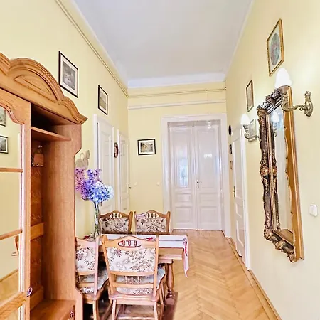 Lejlighed Jozsef 69 - 2brs, 5m To Newyork Cafe Budapest